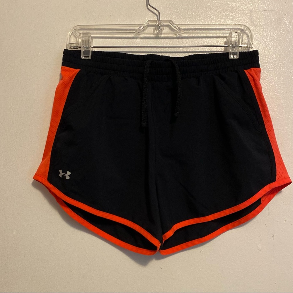 Under Armour Women's Black and Orange Shorts Size Medium Lining Drawstring